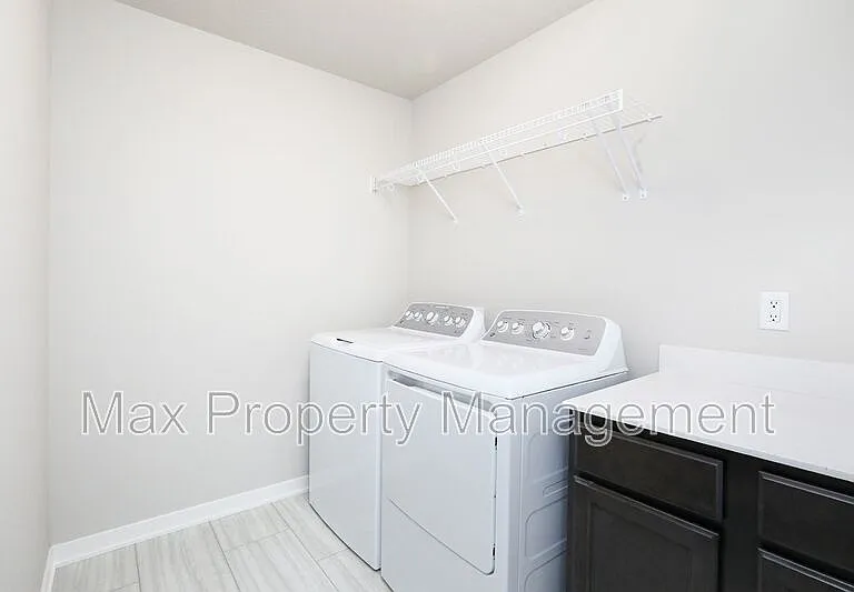 211 NE Whitetail Ln — Photo 2