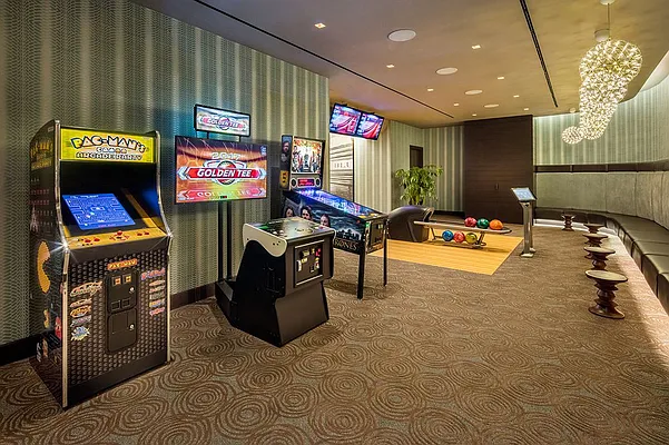 Rented by Extell Marketing Group LLC | media 8