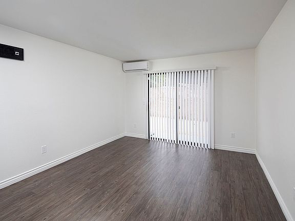 4th image of 2925-2945 Broadway #E103