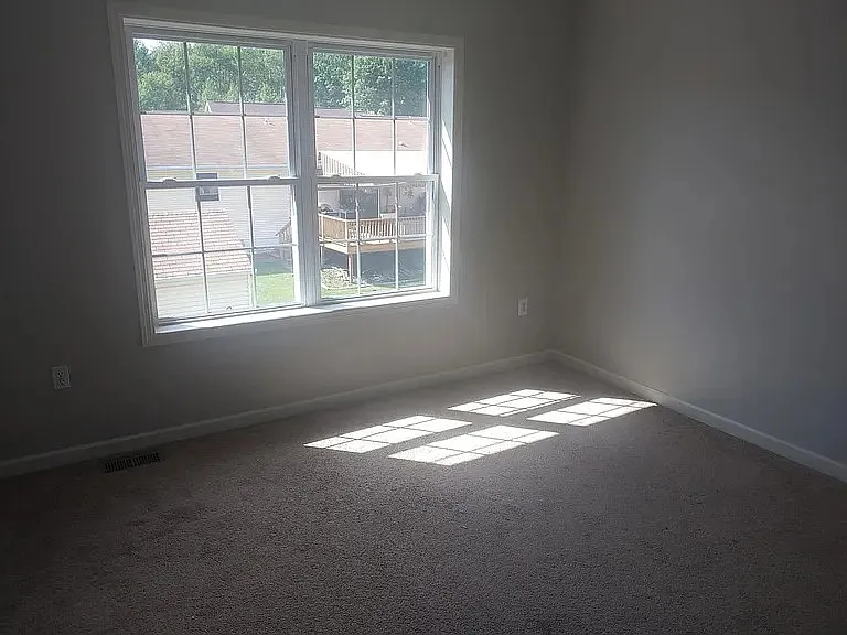 658 S Keyser Ave — Photo 15