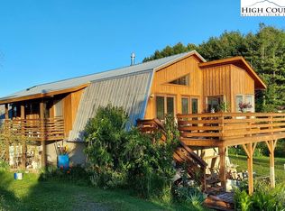 29 Wagon Wheel Rd, Elk Creek, VA 24326