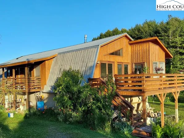 29 Wagon Wheel Road, Elk Creek, VA 24326