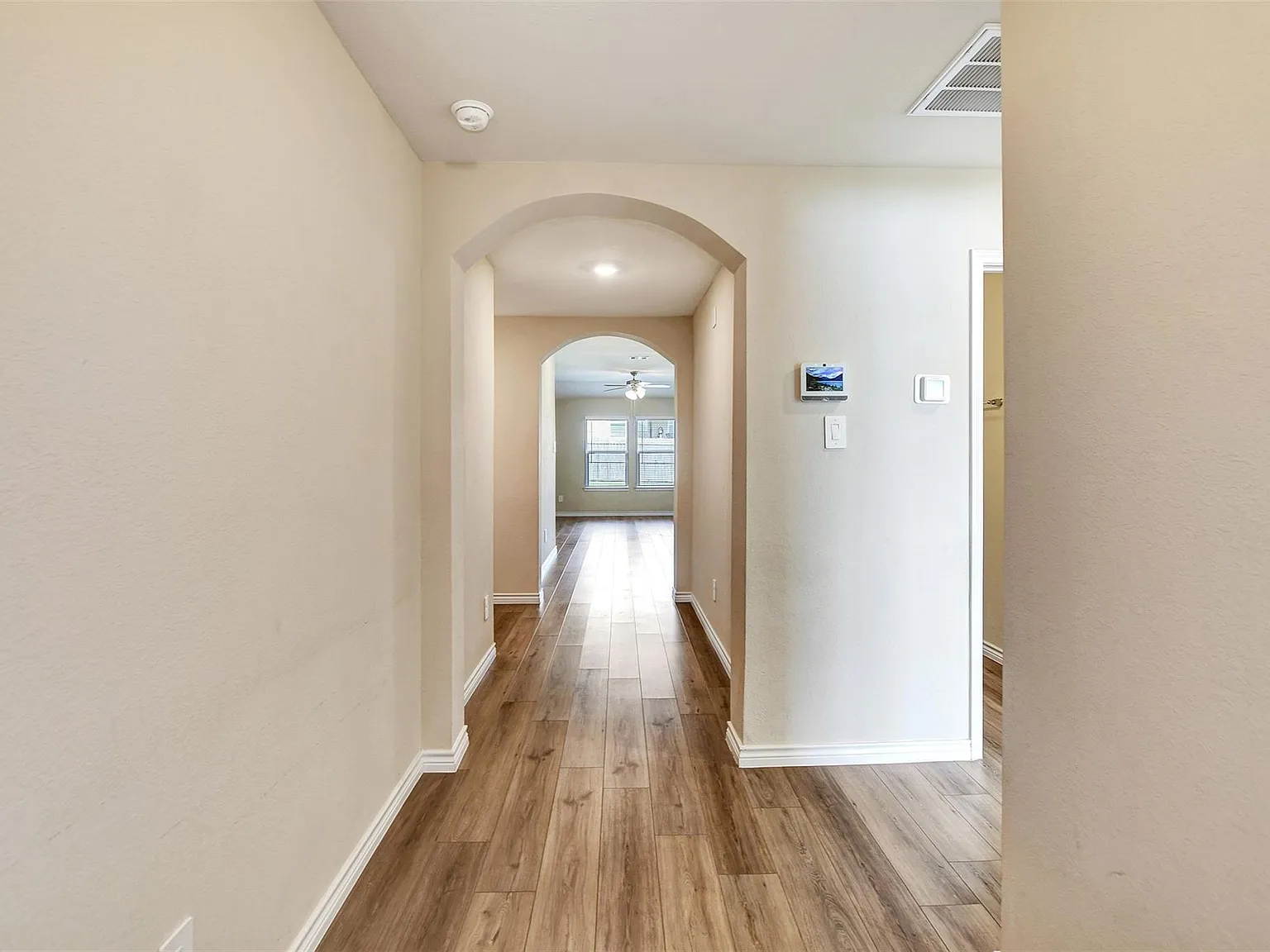 4 bed, 2.0 bath, 1640 sqft, $2,250 — Photo 3