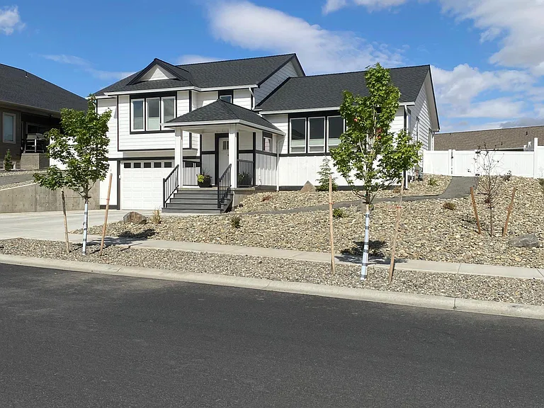 912 Indian Hills Dr — Photo 2