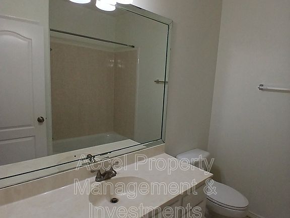 5th image of 130 San Jacinto St