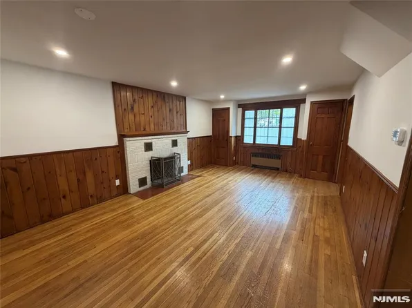 323 Bridge Plz N, Fort Lee, NJ 07024