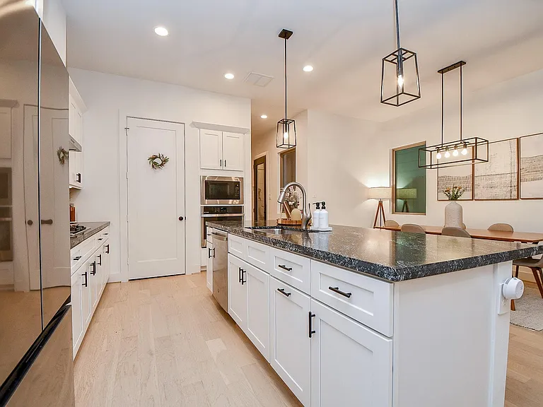 4403 Greeley St — Photo 8
