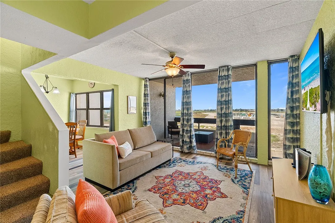 14401 Commodores Dr — Photo 3