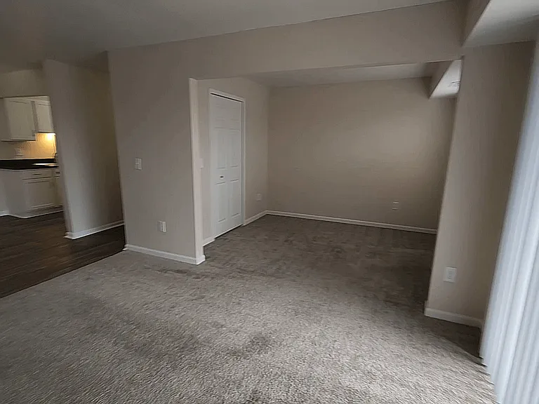 Three Oaks Apartments — Photo 31