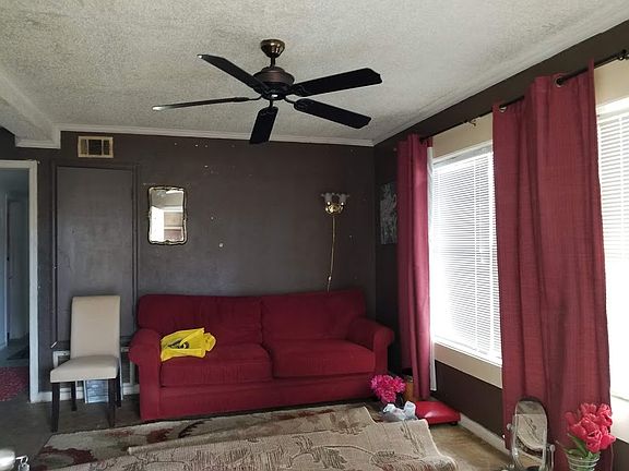 3rd image of 4406 Chantilly Way