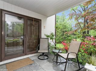 2 Brookridge Rd, New Rochelle, NY 10804