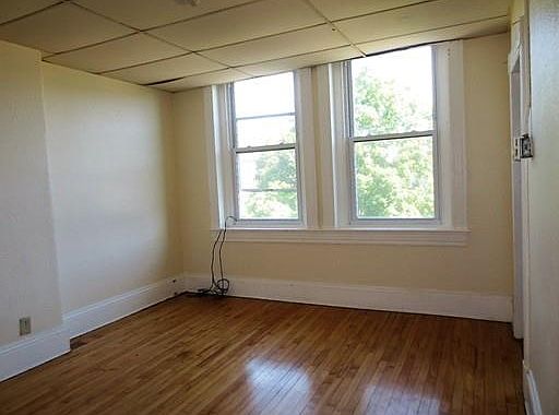 2nd image of 177 E Merrimack St