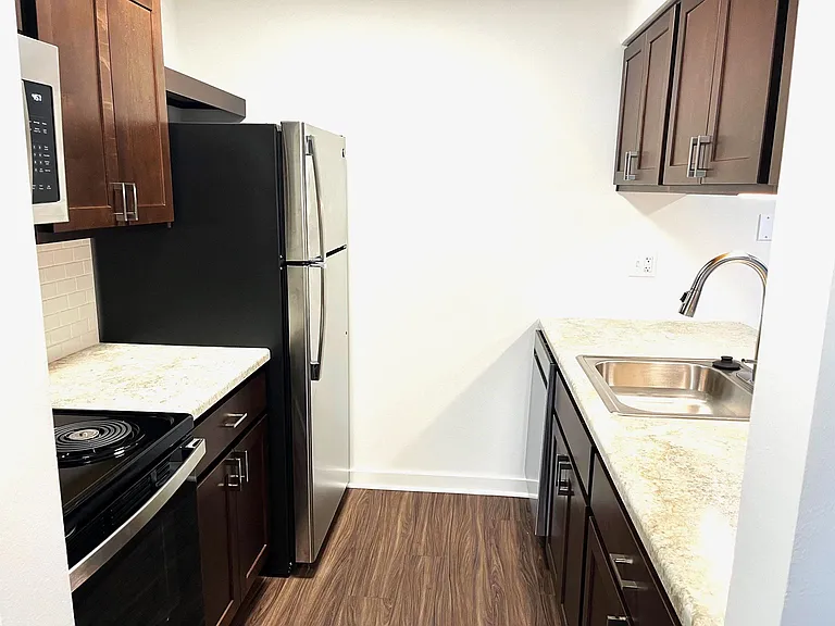 Charter Oaks Apartments — Photo 115