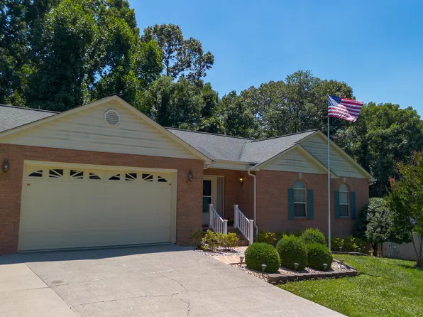 985 E Brentwood Dr, Morristown, TN 37814