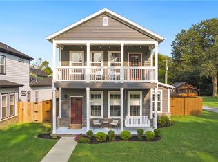 1032 N Main St, Bentonville, AR 72712