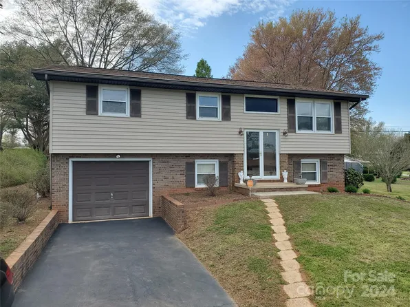 4671 Crystal St, Claremont, NC 28610