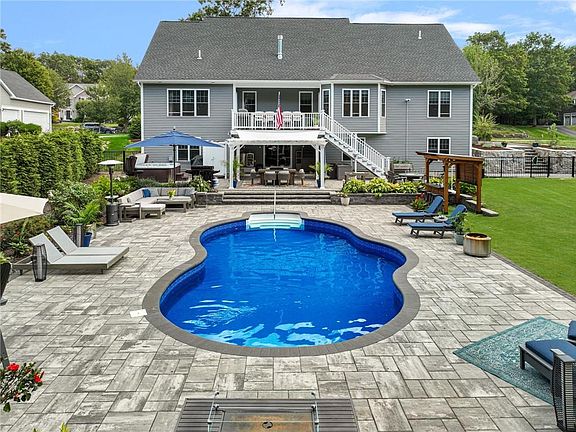 3rd image of 449 Sylvan Ct
