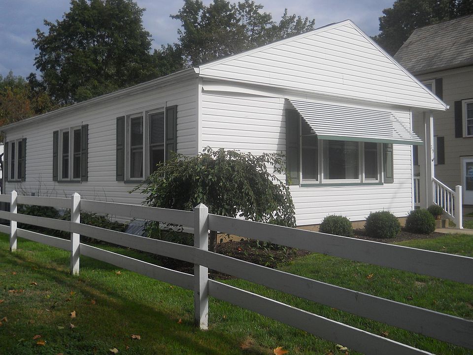 1st image of 719 Oak St NW