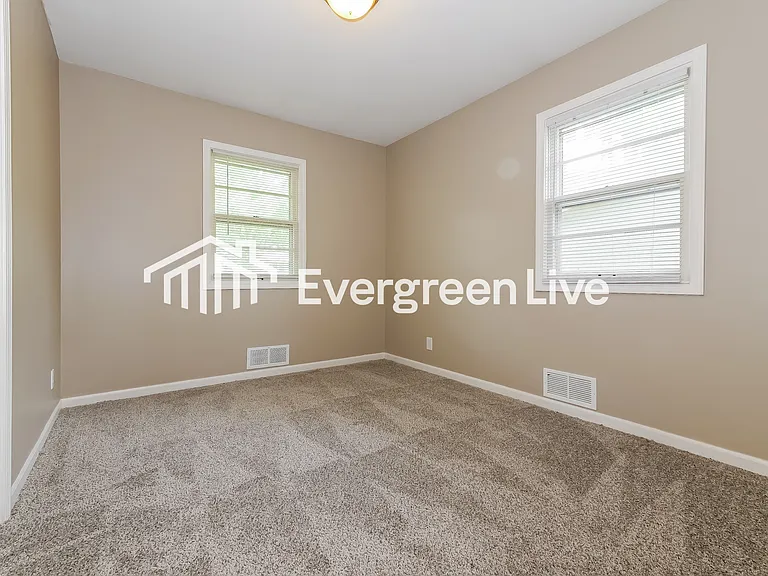 9338 E 85th St — Photo 11