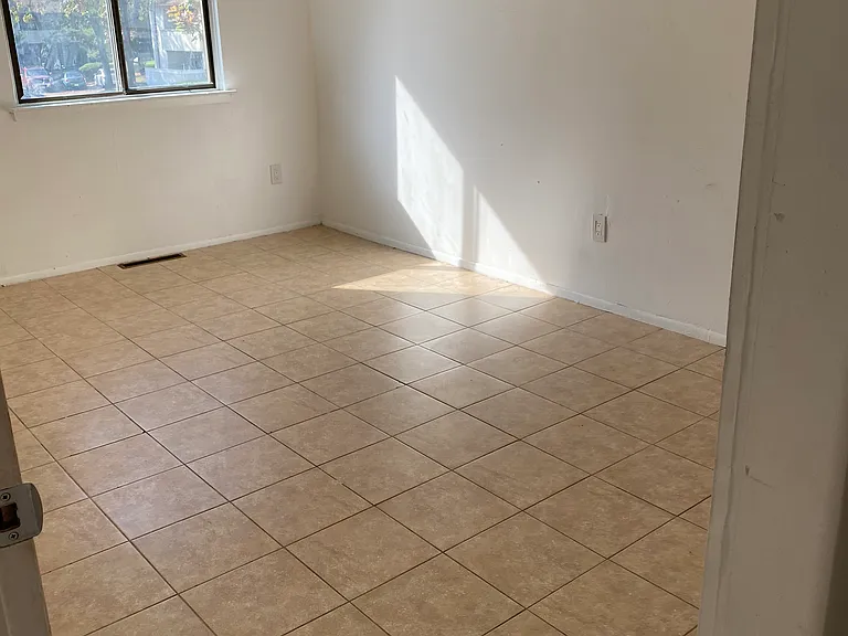 2137 Rhododendron Ct — Photo 8