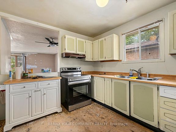 3rd image of 566 Highland Cres