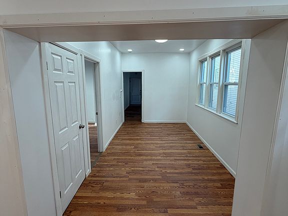 3rd image of 114 Landon St #L