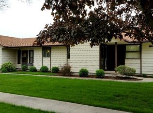 602 Greenridge Dr, Sterling, IL 61081