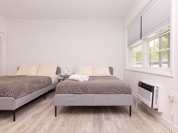 3rd image of 300 Sunset Dr APT 3