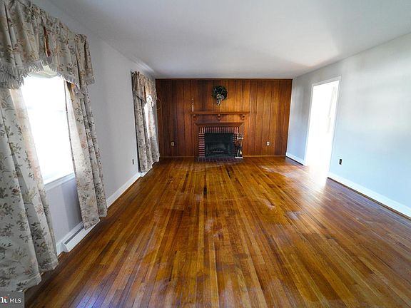 5th image of 4 Hollingsworth Dr