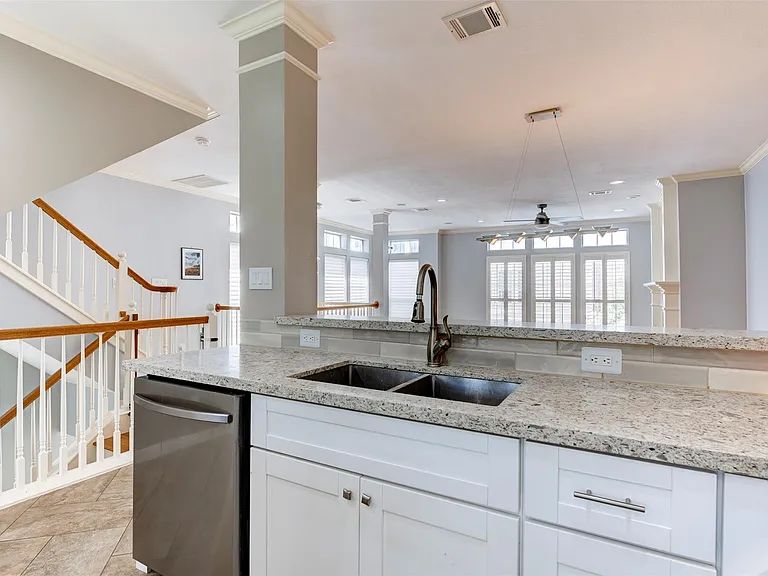 34 Waugh Dr #D — Photo 19