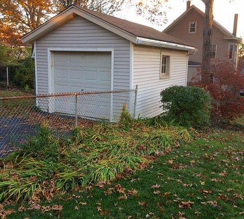 3rd image of 2845 E Saint Charles Pl