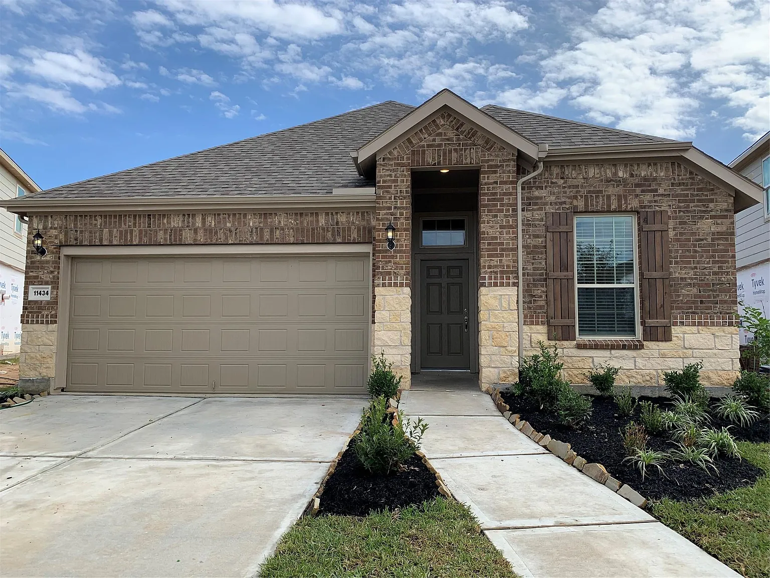 3 bed, 2.0 bath, 1884 sqft, $2,290 — Photo 1