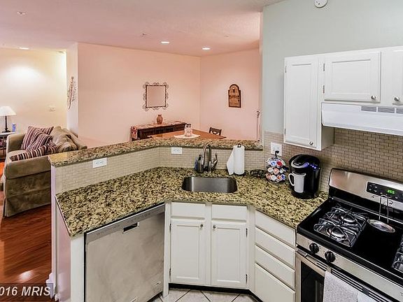 4th image of 14301 Grape Holly Grv APT 13