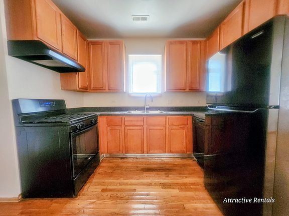 3rd image of 728 W 50th St