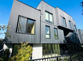 561 W 28th Ave #112, Vancouver, BC V5Z 2H2