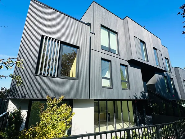 561 W 28th Ave #112, Vancouver, BC V5Z 2H2