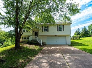 651 Woodridge Ct, Villa Ridge, MO 63089