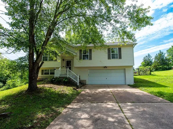 651 Woodridge Ct, Villa Ridge, MO 63089