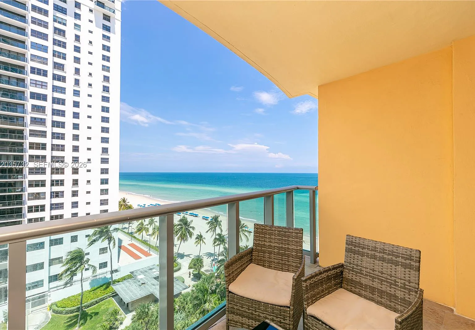 Wave Condo — Photo 3