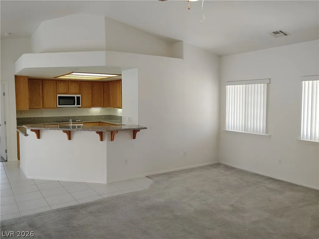 3 bed, 2.0 bath, 1636 sqft, $1,800 — Photo 4