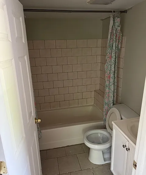 Master Bath (3rd fl)