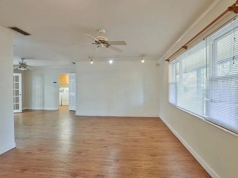 2093 Greenwood Dr — Photo 5