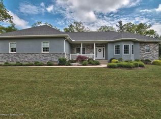 100 Laurel Ridge Dr, Lake Ariel, PA 18436