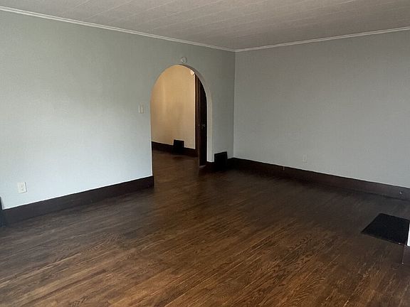 4th image of 366 White Ave