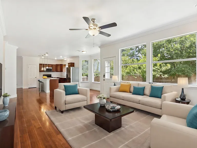 2926 Winchester Dr — Photo 4