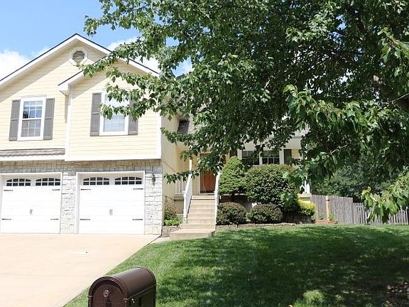 2nd image of 249 NE Chateau Dr