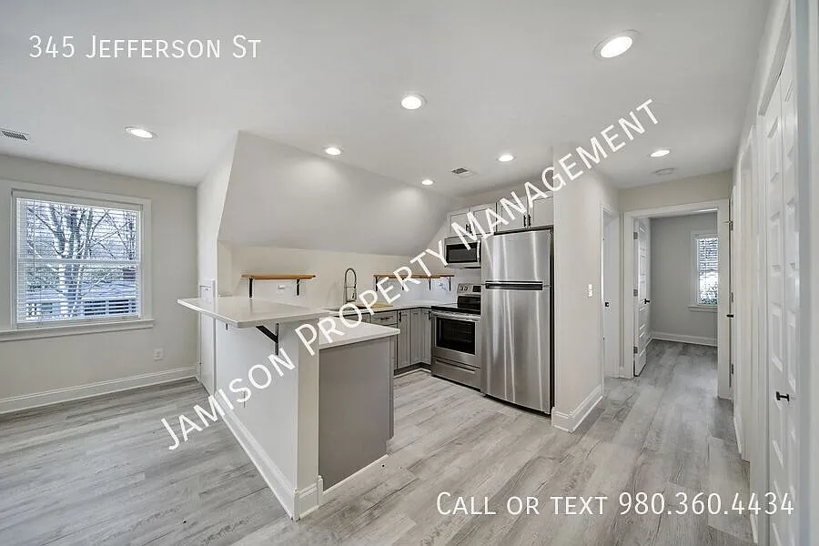 Unique Home in Matthews! — Photo 4