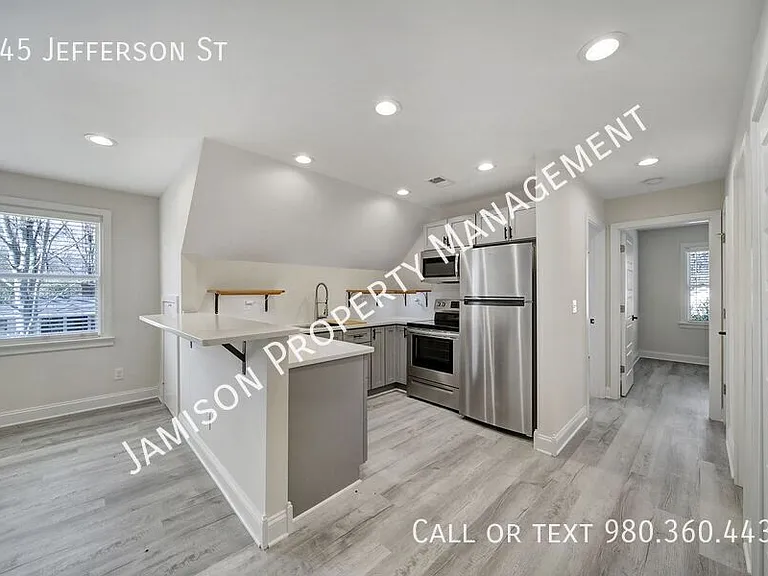 345 Jefferson St — Photo 4
