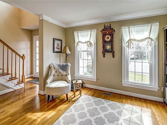3rd image of 6208 Winsted Ct