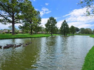 811 Woodfern Glen Ln, Pearland, TX 77584